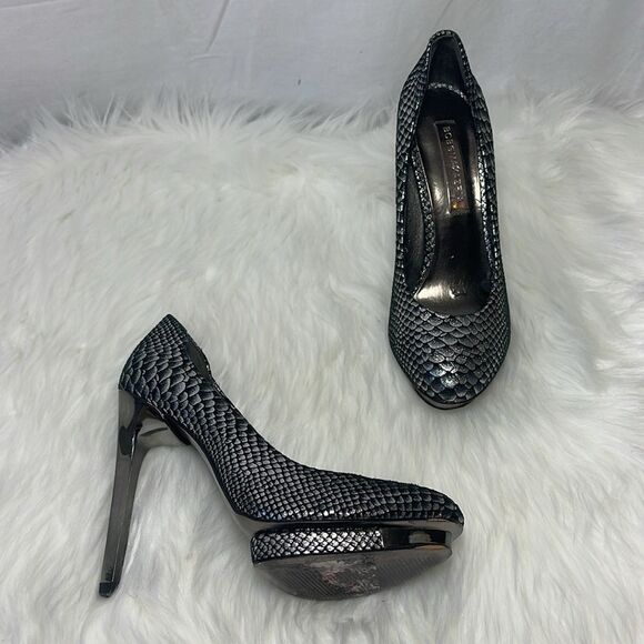 Guess Silver Metallic Scalloped Platform Heels Sz 5.5 - Picture 1 of 9
